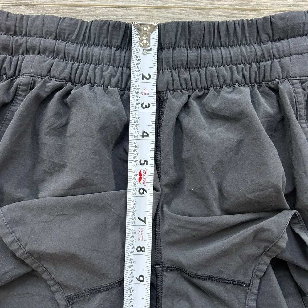 Lululemon Size 8 Tracker Short V 4